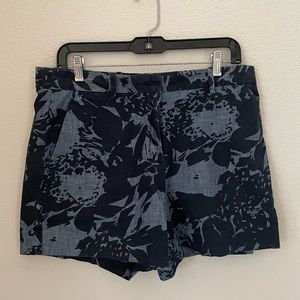 Gap: Navy Blue Floral Patterned Shorts 14in (Excellent Condition)